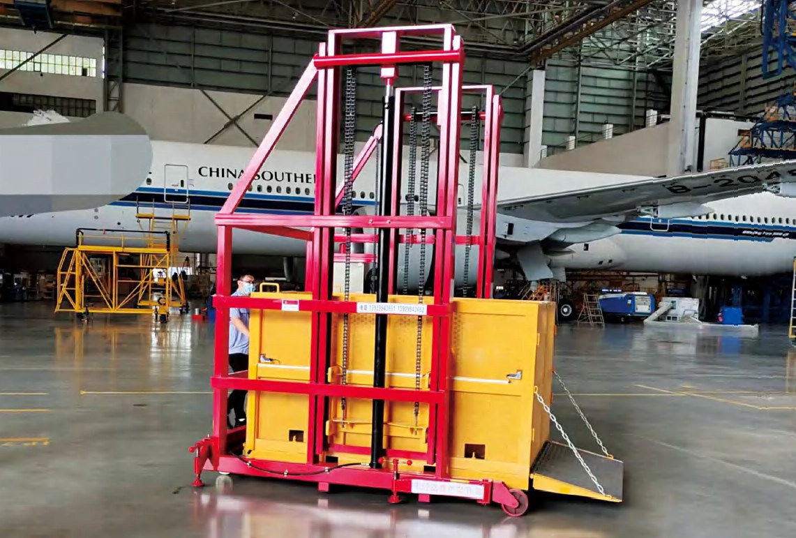Aviation cargo handling scissor lifts